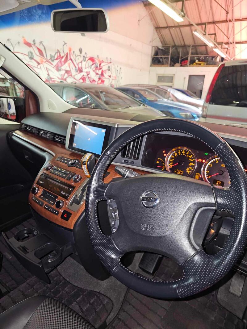 NISSAN ELGRAND