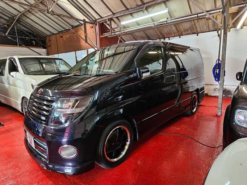 NISSAN ELGRAND