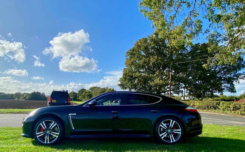 PORSCHE PANAMERA