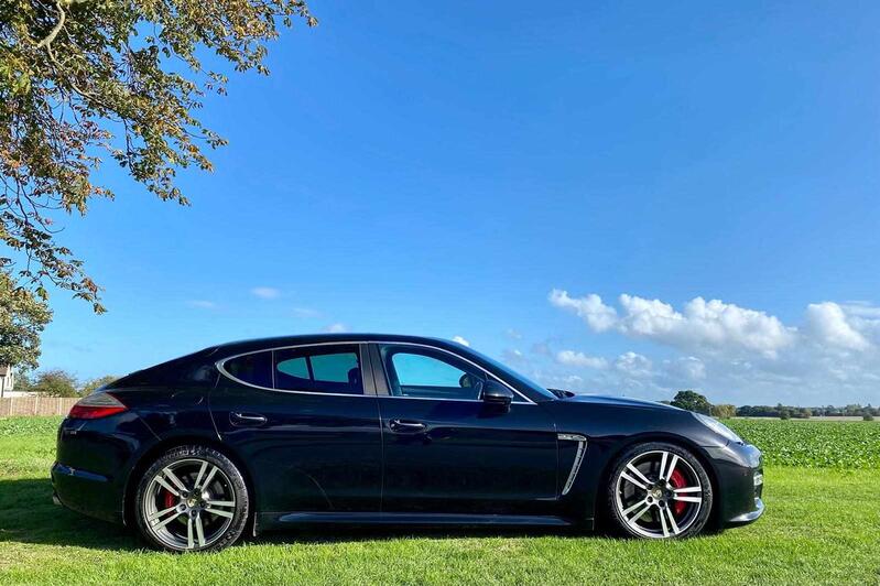PORSCHE PANAMERA
