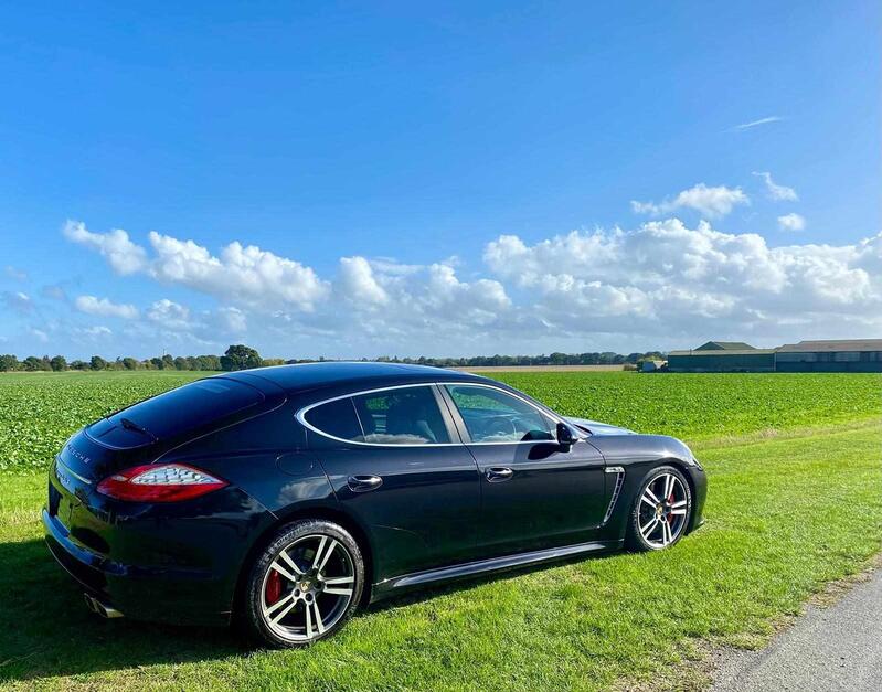 PORSCHE PANAMERA