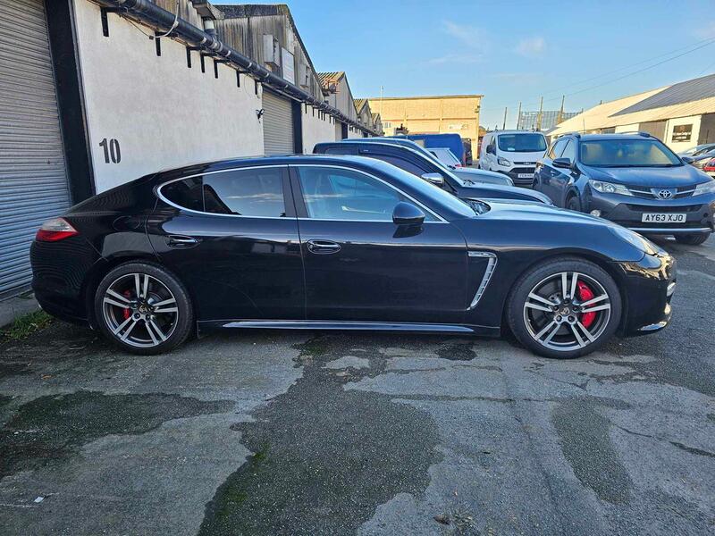 PORSCHE PANAMERA