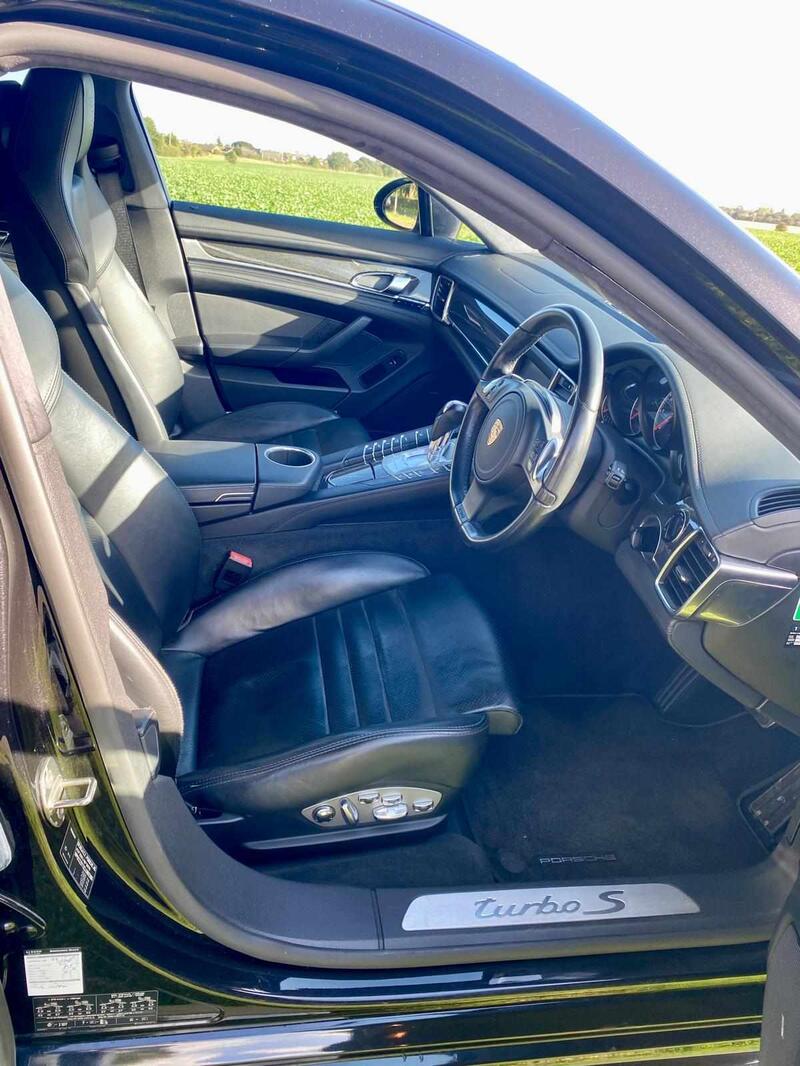 PORSCHE PANAMERA