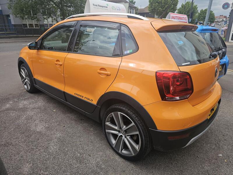 VOLKSWAGEN POLO