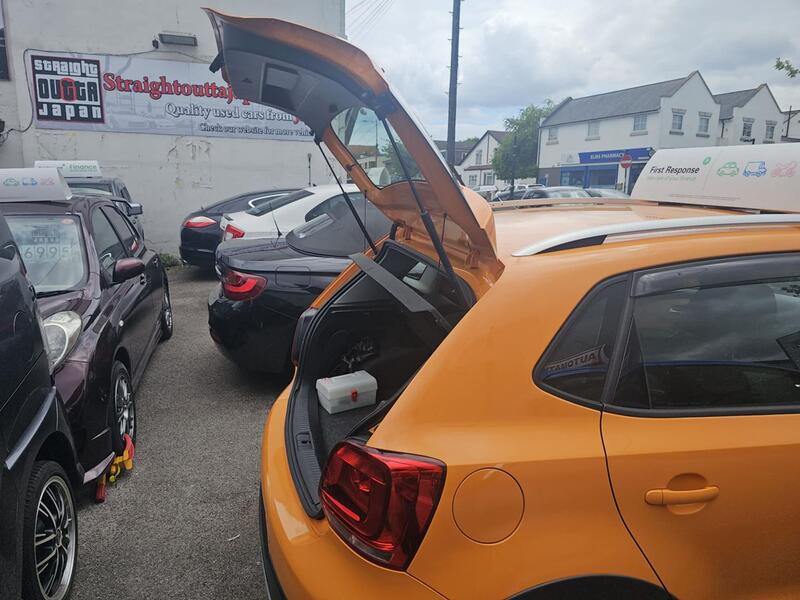 VOLKSWAGEN POLO