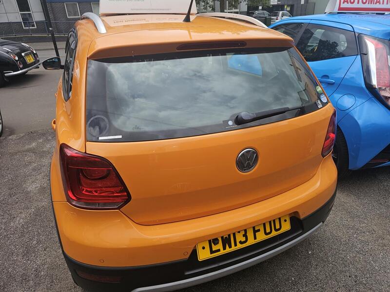 VOLKSWAGEN POLO