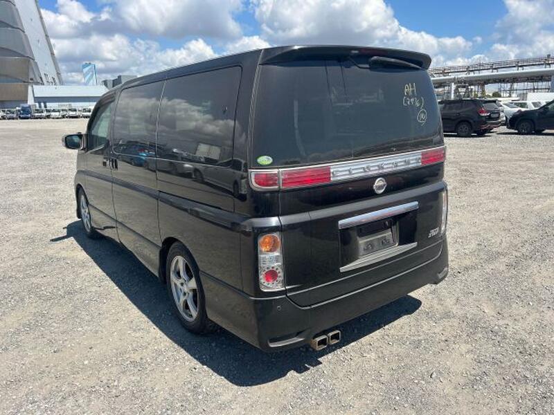 NISSAN ELGRAND