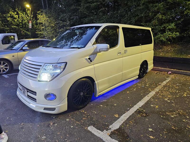NISSAN ELGRAND Highway Star